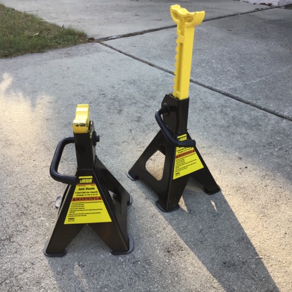 Car Jack And Two Jack Stands - Picture 5 of 6